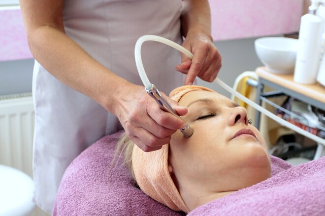 Diamantová dermabrázia