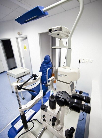 Laserová operácia oboch očí