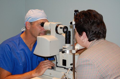 Laserová operácia očí metódou LASEK