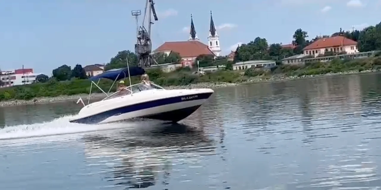 Loď Sea Ray 200 Sundeck