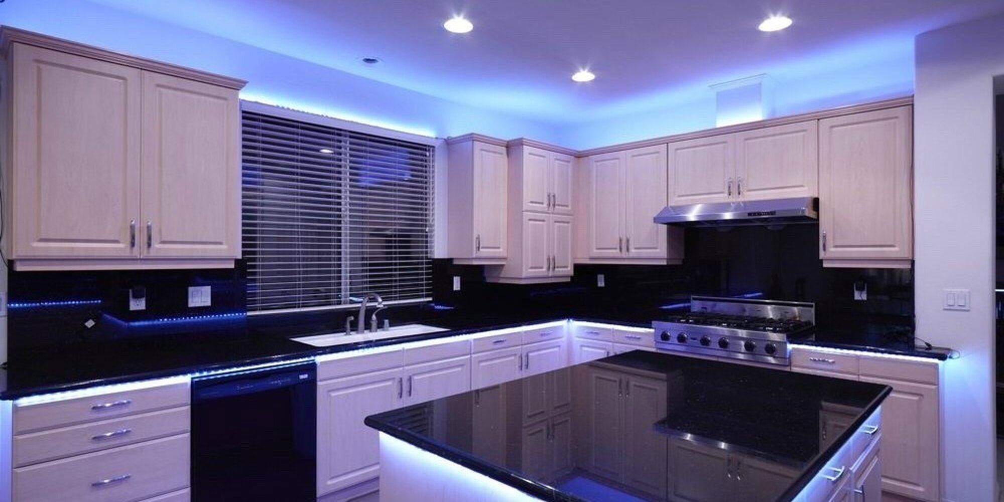 Кухня с подсветкой фото