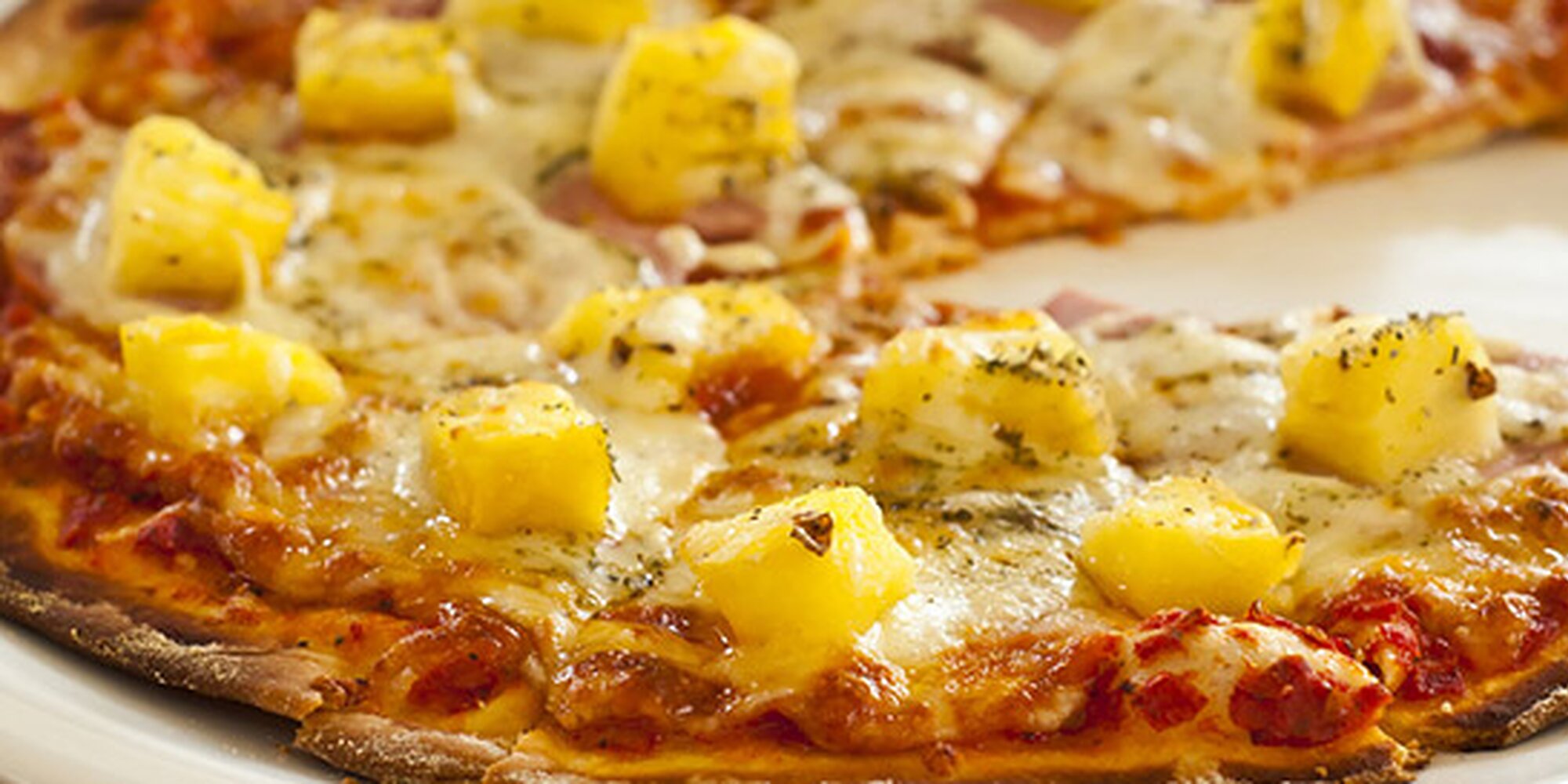 Неаполитанская пицца с ананасами
