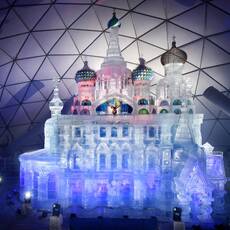 V zimnej sezóne 2020/2021 prišla inšpirácia z Ruska – umelci sa pri tvorbe inšpirovali Chrámom Kristovho vzkriesenia v Petrohrade.