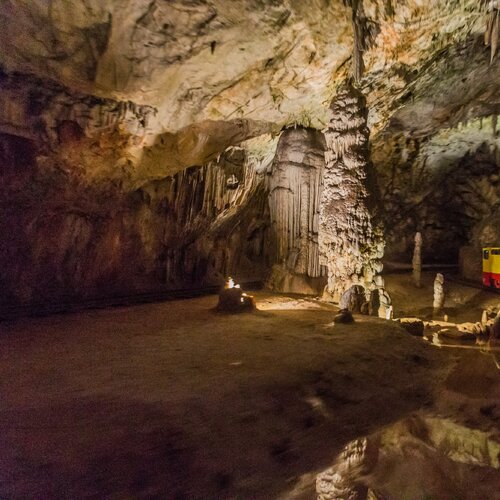 Jaskyňa Postojna - turisticky najnavštevovanejšia jaskyňa v Európe