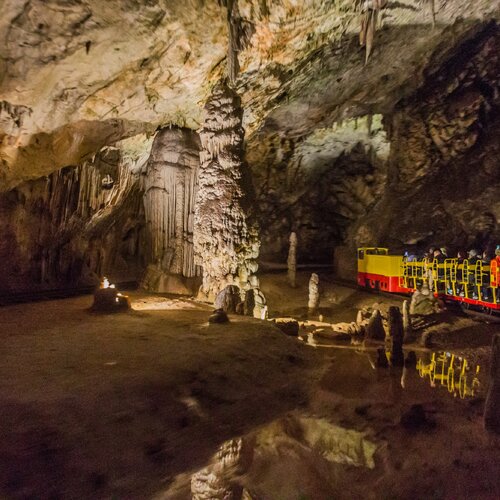 Jaskyňa Postojna - turisticky najnavštevovanejšia jaskyňa v Európe