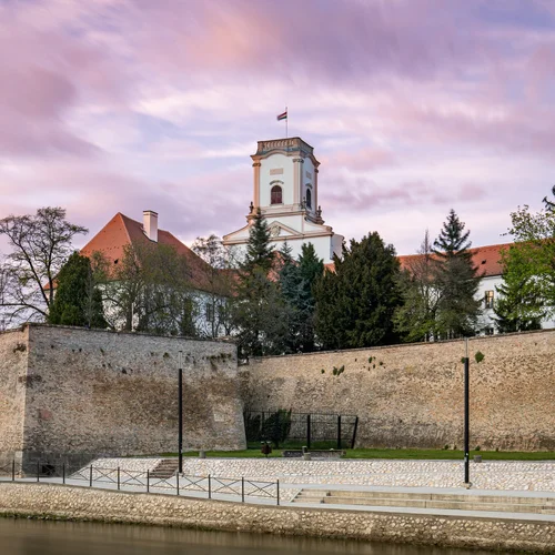 Püspökvár - Biskupský hrad
