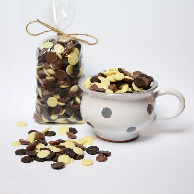 200 ml Bodkovaný ručne maľovaný hrnček / 250 g MIX čokoládových dukátov