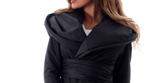 Dámska bunda s veľkou kapucňou a zavinovacím efektom s opaskom Caramela Fashion
