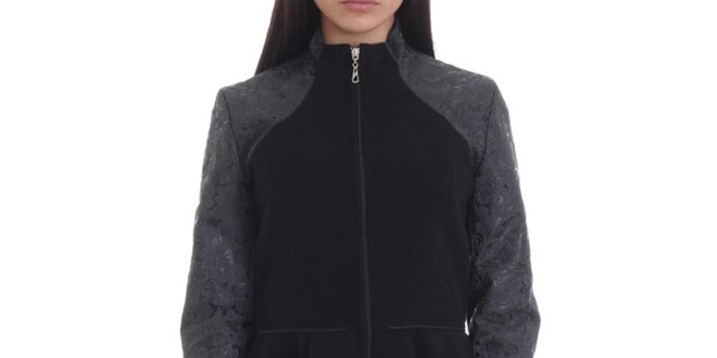 Dámsky čierny kabát s kontrastnými rukávmi Caramela Fashion