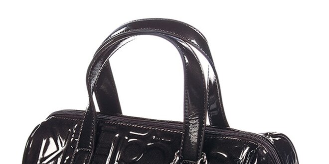 Dámska tmavá lesklá kabelka so vzorom Calvin Klein