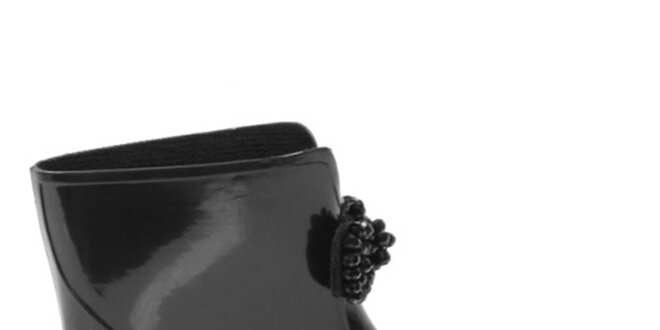 Dámske čierne členkové topánky s ozdobou Favolla