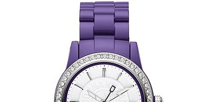 Dámske analógové hodinky s kamienkami na lunete a fialovým remienkom DKNY