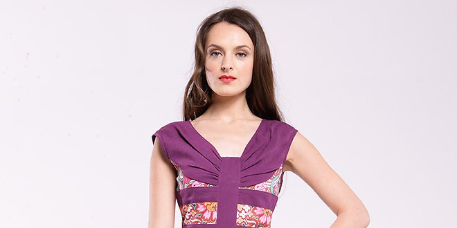 Dámske fialové šaty s potlačou Almatrichi