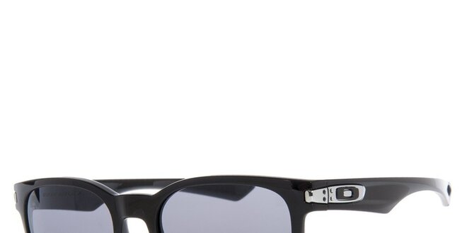 Oválne slnečné okuliare v čiernej farbe Oakley