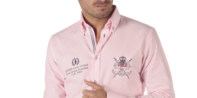 Pánska ružová košeľa s ozdobnými prvkami na hrudi CLK
