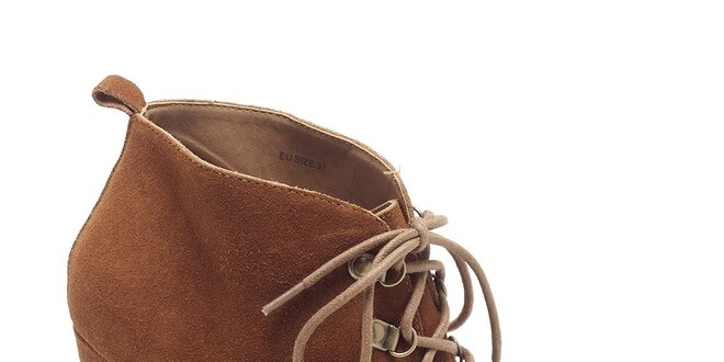 Dámske orieškovo hnedé kotníkové topánky Steve Madden