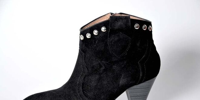 Dámske čierne kotníkové topánky Bluegenex s kovovými cvokmi