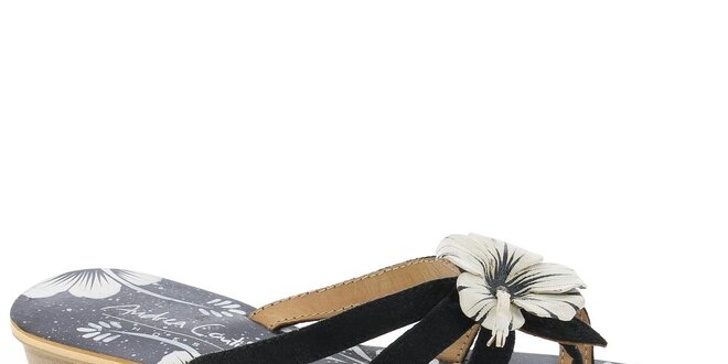 Dámske kožené čierne remienkové sandále s kvetinou Andrea Conti