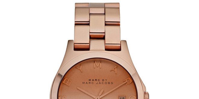 Dámske hodinky vo farbe ružového zlata s nápisom Marc Jacobs