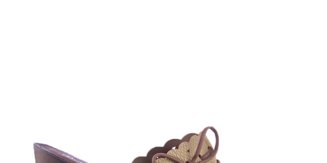 Dámske hnedé sandálky s ozdobným lemom a šnúrkou Kickside