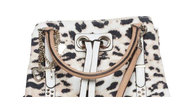 Dámska kabelka s leopardím vzorom a príveskami Guess