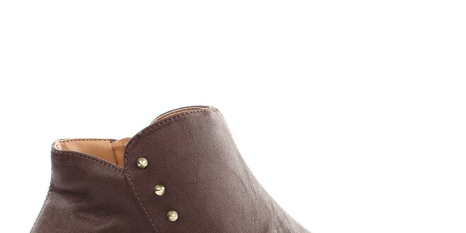 Dámske hnedé členkové topánky s cvočkami na špičke Vizzano