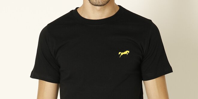 Pánske čierne tričko so žltým logom Chaser