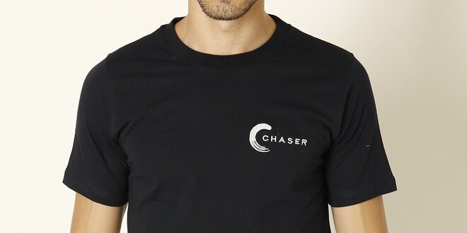 Pánske tmavo modré tričko s bielym nápisom Chaser
