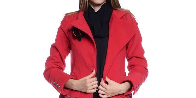 Dámsky červený kabát s dekoratívnou aplikáciou Vera Ravenna