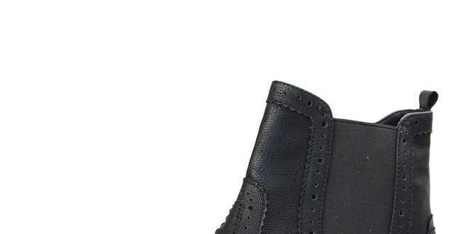 Dámske čierne členkové topánky s dekoratívnou perforáciou Bullboxer