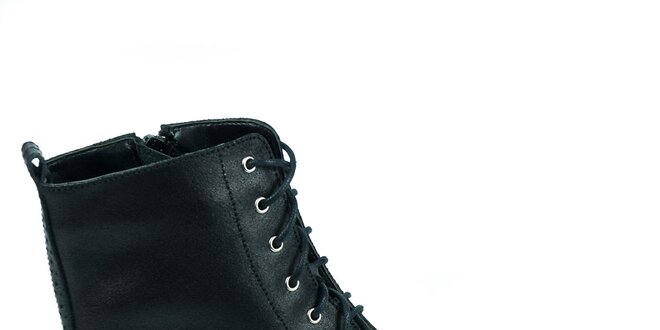 Dámske čierne topánky s ozdobnou perforáciou Moda Italiana