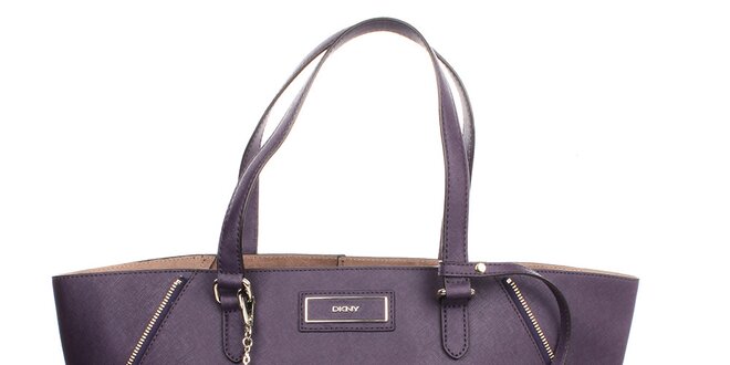 Dámska fialová kabelka s guľatým príveskom a zipsami DKNY