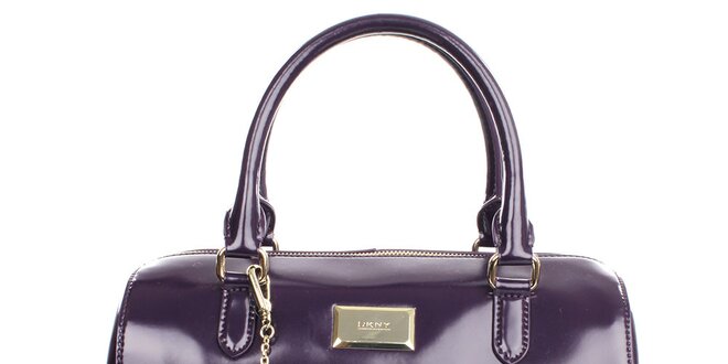 Dámska fialová kabelka s príveskom a zipsom v zlatom tóne DKNY