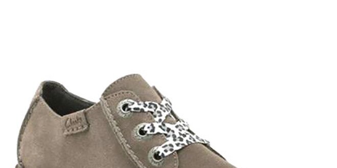 Dámske šedé semišové topánky s leopardími šnúrkami Clarks