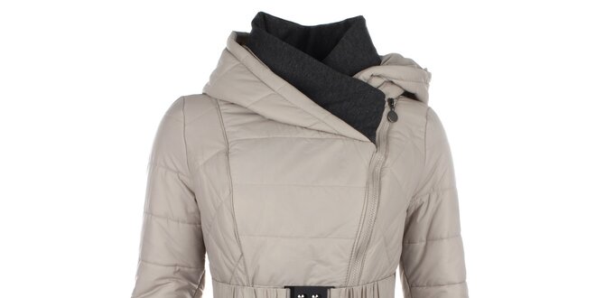 Dámsky béžový kabátik so šikmým zipsom Fly Moda