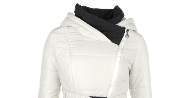 Dámsky biely kabátik so šikmým zipsom Fly Moda