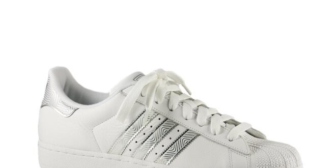 Pánske biele tenisky Adidas so striebornými detailami a gumovou špičkou