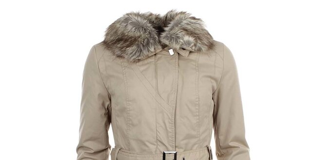 Dámsky béžový kabát s kožušinkou pri krku COMPANY&CO