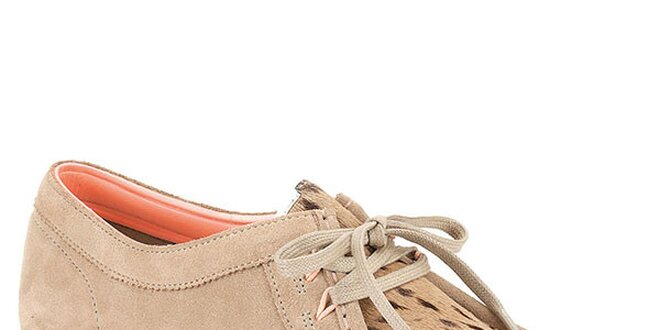 Dámske semišové topánky so vzorovanou špičkou Clarks