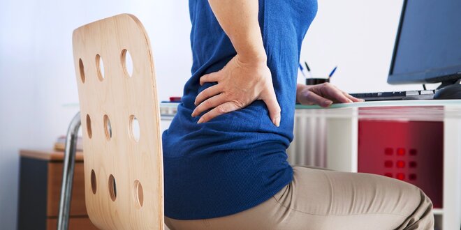 Masážna opierka chrbta na zníženie napätia v spodnej časti chrbtice