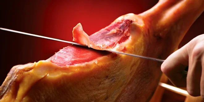 Sušené španielske stehno Jamón Serrano v darčekovom balení