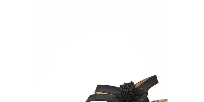 Dámske čierne sandálky s cvočkami a kvetinovým detailom Boaime