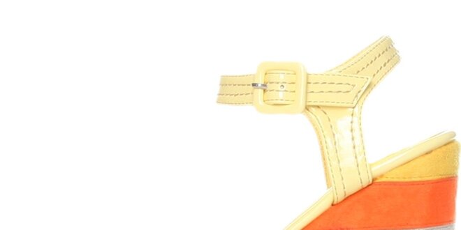 Dámske vanilkové lakované sandále na farebnom pruhovanom podpätku GAS