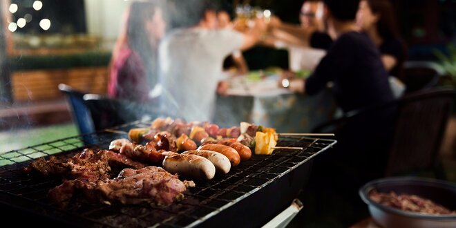 Tematické BBQ grilovačky aj s prílohami na švédskych stoloch! Svetová kuchyňa!
