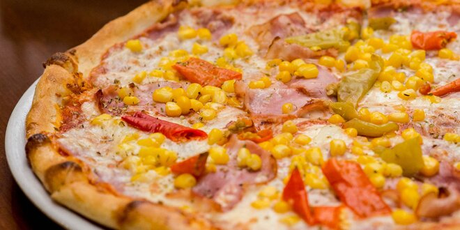 Pizza podľa vlastného výberu spolu s nápojom