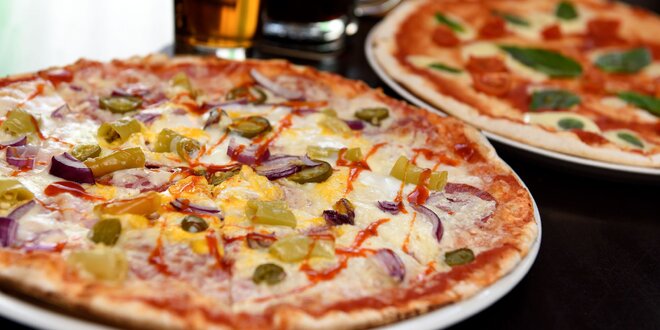 Pizza podľa vlastného výberu a nápoj