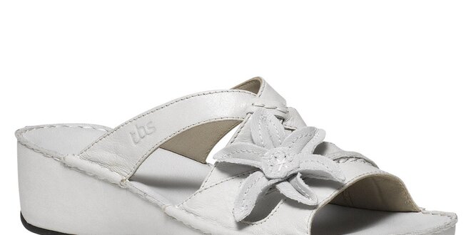 Dámske biele kožené papuče s kvetinou TBS