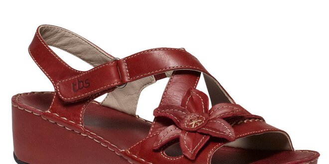 Dámske červené kožené sandále s kvetinou TBS