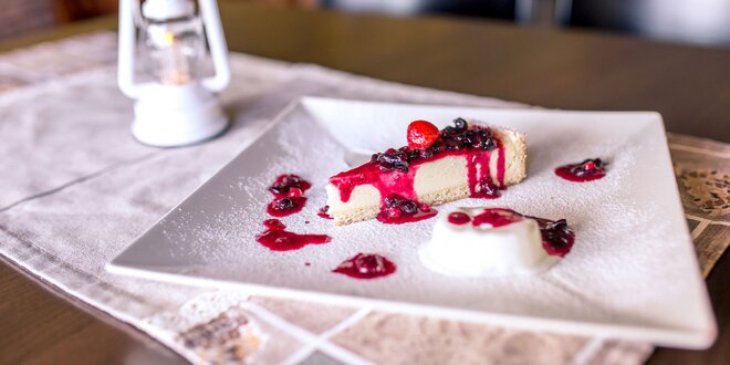 Cheesecake s kávou alebo domácim ľadovým čajom