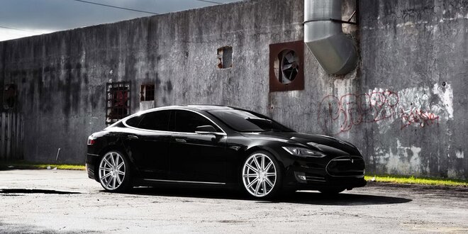 Zážitková jazda športiakom Nissan či Tesla